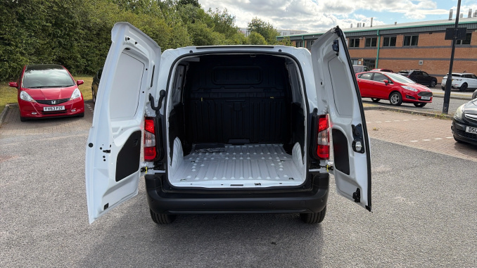 Vauxhall Combo Cargo Combo Diesel 1.5 Turbo D 100ps Prime Plus H1 Van - Image 3